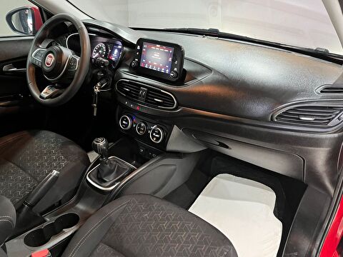 2021 Benzin Manuel Fiat Egea Kırmızı Gürel Tasarım Aksesuar Otomotiv San. Tic. Ltd. Şti.