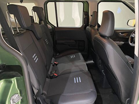 2024 Dizel Manuel Ford Tourneo Courier Yeşil Gürel Tasarım Aksesuar Otomotiv San. Tic. Ltd. Şti.