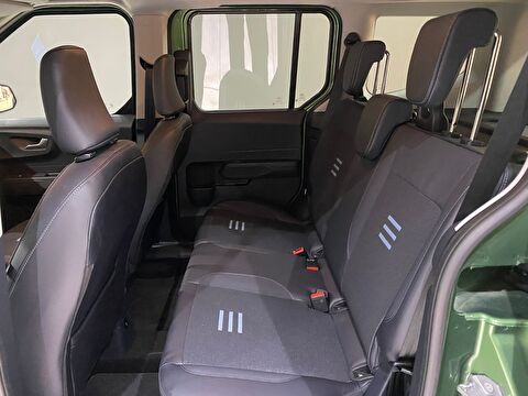 2024 Dizel Manuel Ford Tourneo Courier Yeşil Gürel Tasarım Aksesuar Otomotiv San. Tic. Ltd. Şti.