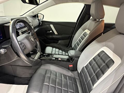2025 Benzin Otomatik Citroen C4 X Lacivert Gürel Tasarım Aksesuar Otomotiv San. Tic. Ltd. Şti.