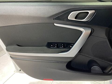 2019 Benzin Manuel Kia Cee'd Beyaz Gürel Tasarım Aksesuar Otomotiv San. Tic. Ltd. Şti.