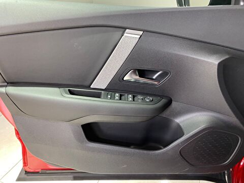2024 Benzin Otomatik Citroen C4 X Kırmızı Gürel Tasarım Aksesuar Otomotiv San. Tic. Ltd. Şti.