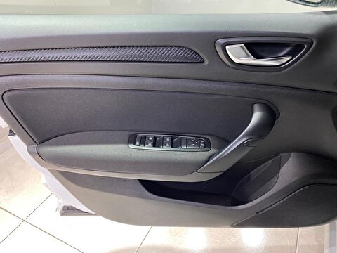 2022 Benzin Otomatik Renault Megane Beyaz Gürel Tasarım Aksesuar Otomotiv San. Tic. Ltd. Şti.