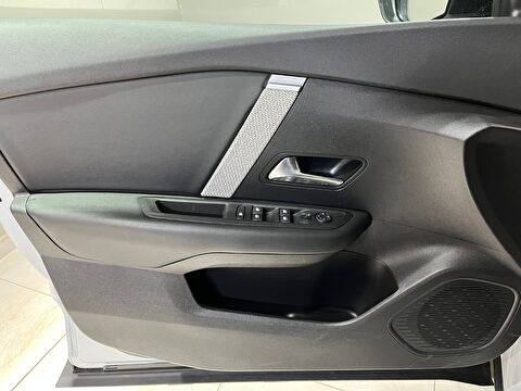 2024 Benzin Otomatik Citroen C4 X Beyaz Gürel Tasarım Aksesuar Otomotiv San. Tic. Ltd. Şti.