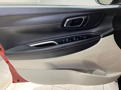 2024 Benzin Otomatik Hyundai Bayon Kırmızı Gürel Tasarım Aksesuar Otomotiv San. Tic. Ltd. Şti.