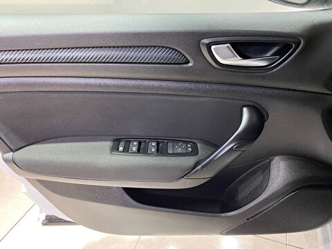 2022 Benzin Otomatik Renault Megane Beyaz Gürel Tasarım Aksesuar Otomotiv San. Tic. Ltd. Şti.