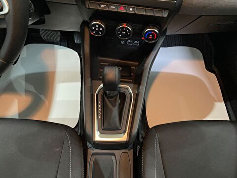 2026 Benzin Otomatik Renault Clio Beyaz Gürel Tasarım Aksesuar Otomotiv San. Tic. Ltd. Şti.