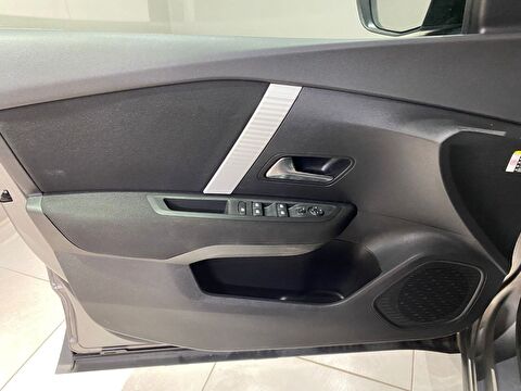 2025 Benzin Otomatik Citroen C4 X Gri Gürel Tasarım Aksesuar Otomotiv San. Tic. Ltd. Şti.