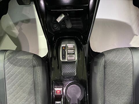 2025 Benzin Otomatik Peugeot 2008 Mavi Gürel Tasarım Aksesuar Otomotiv San. Tic. Ltd. Şti.