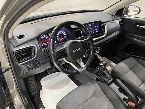 2023 Benzin Otomatik Kia Stonic Yeşil Gürel Tasarım Aksesuar Otomotiv San. Tic. Ltd. Şti.