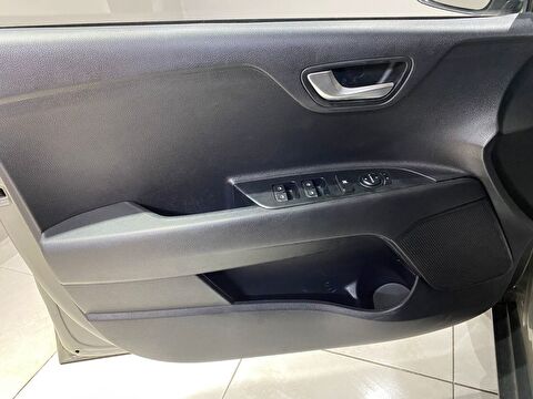 2023 Benzin Otomatik Kia Stonic Yeşil Gürel Tasarım Aksesuar Otomotiv San. Tic. Ltd. Şti.