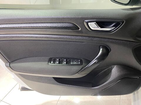 2018 Benzin Manuel Renault Megane Beyaz Gürel Tasarım Aksesuar Otomotiv San. Tic. Ltd. Şti.