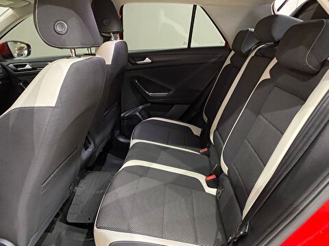 2020 Benzin Otomatik Volkswagen T-Roc Kırmızı Gürel Tasarım Aksesuar Otomotiv San. Tic. Ltd. Şti.