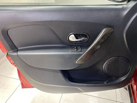 2017 Dizel Manuel Dacia Sandero Kırmızı Gürel Tasarım Aksesuar Otomotiv San. Tic. Ltd. Şti.
