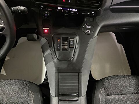 2025 Dizel Otomatik Peugeot Rifter Beyaz Gürel Tasarım Aksesuar Otomotiv San. Tic. Ltd. Şti.