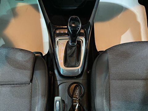 2022 Benzin Otomatik Opel Crossland Kırmızı Gürel Tasarım Aksesuar Otomotiv San. Tic. Ltd. Şti.