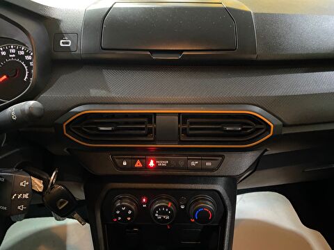 2022 Benzin Manuel Dacia Sandero Gri Gürel Tasarım Aksesuar Otomotiv San. Tic. Ltd. Şti.