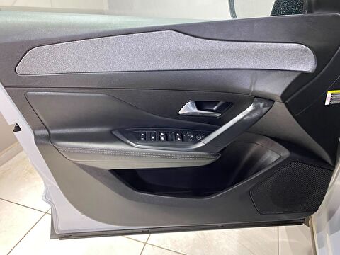 2025 Benzin Otomatik Peugeot 408 Beyaz Gürel Tasarım Aksesuar Otomotiv San. Tic. Ltd. Şti.