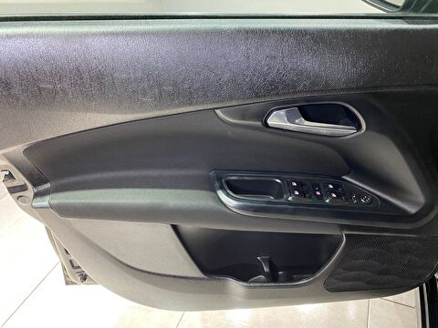 2018 Benzin Manuel Fiat Egea Siyah Gürel Tasarım Aksesuar Otomotiv San. Tic. Ltd. Şti.