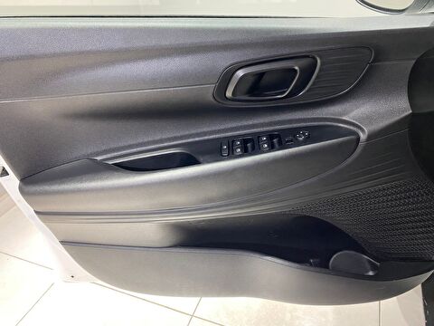 TaksitliOto.Net | 2.El Hyundai Bayon SUV 1.4 MPI Jump | Manuel & Benzin | Beyaz | İzmir.2el 2022 Benzin Manuel Hyundai Bayon Beyaz Gürel Tasarım Aksesuar Otomotiv San. Tic. Ltd. Şti.