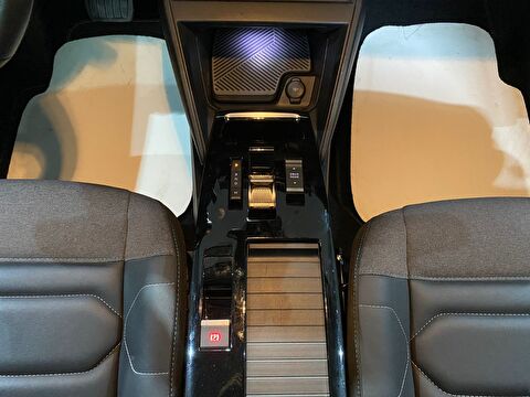 2024 Benzin Otomatik Citroen C4 X Kırmızı Gürel Tasarım Aksesuar Otomotiv San. Tic. Ltd. Şti.