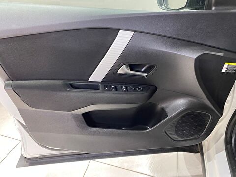 2023 Benzin Otomatik Citroen C4 X Beyaz Gürel Tasarım Aksesuar Otomotiv San. Tic. Ltd. Şti.