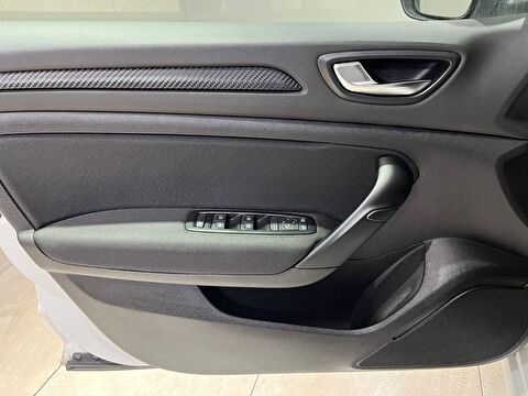 2022 Benzin Otomatik Renault Megane Beyaz Gürel Tasarım Aksesuar Otomotiv San. Tic. Ltd. Şti.