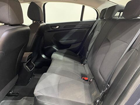 TaksitliOto.Net | 2.El Renault Megane Sedan 1.3 TCe Joy EDC | Otomatik & Benzin | Gri | İzmir.2el 2022 Benzin Otomatik Renault Megane Gri Gürel Tasarım Aksesuar Otomotiv San. Tic. Ltd. Şti.