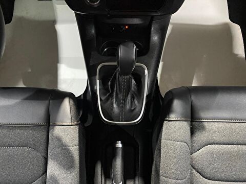 2024 Benzin Otomatik Citroen C3 Kırmızı Gürel Tasarım Aksesuar Otomotiv San. Tic. Ltd. Şti.