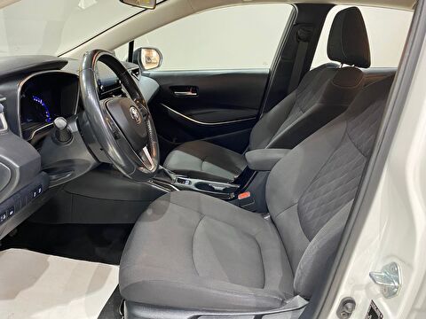2022 Hybrid Otomatik Toyota Corolla Beyaz Gürel Tasarım Aksesuar Otomotiv San. Tic. Ltd. Şti.