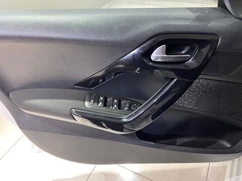 2017 Benzin Otomatik Peugeot 208 Beyaz Gürel Tasarım Aksesuar Otomotiv San. Tic. Ltd. Şti.