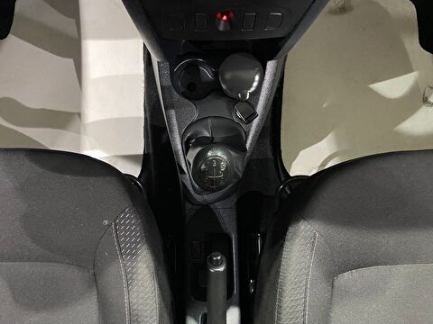 2018 Benzin Manuel Dacia Sandero Beyaz Gürel Tasarım Aksesuar Otomotiv San. Tic. Ltd. Şti.