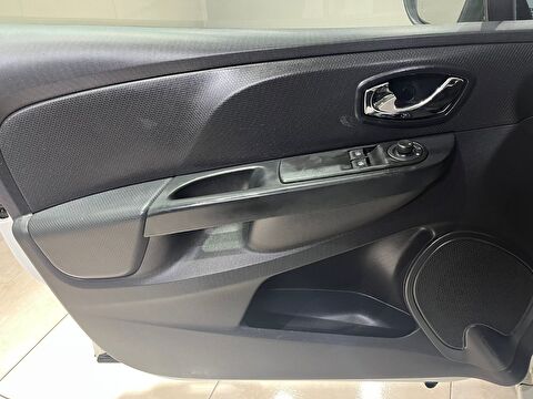 2013 Benzin Manuel Renault Clio Beyaz Gürel Tasarım Aksesuar Otomotiv San. Tic. Ltd. Şti.