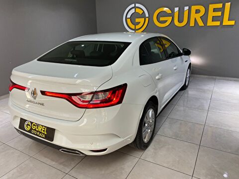 2022 Benzin Otomatik Renault Megane Beyaz Gürel Tasarım Aksesuar Otomotiv San. Tic. Ltd. Şti.