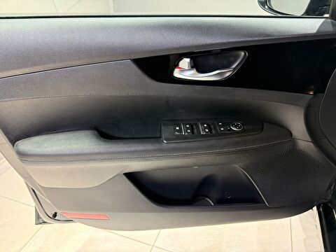 2023 Benzin Otomatik Kia Cerato Mavi Gürel Tasarım Aksesuar Otomotiv San. Tic. Ltd. Şti.