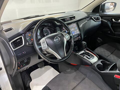 2015 Benzin Otomatik Nissan Qashqai Beyaz Gürel Tasarım Aksesuar Otomotiv San. Tic. Ltd. Şti.