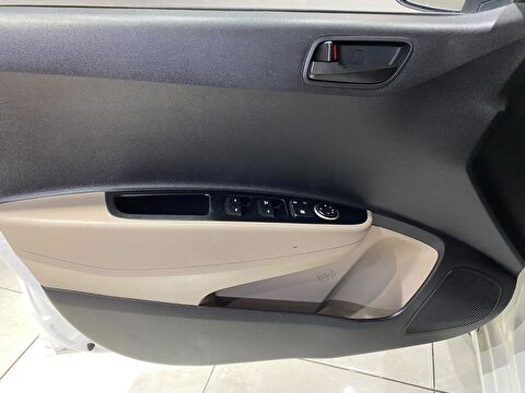 2016 Benzin Otomatik Hyundai i10 Beyaz Gürel Tasarım Aksesuar Otomotiv San. Tic. Ltd. Şti.
