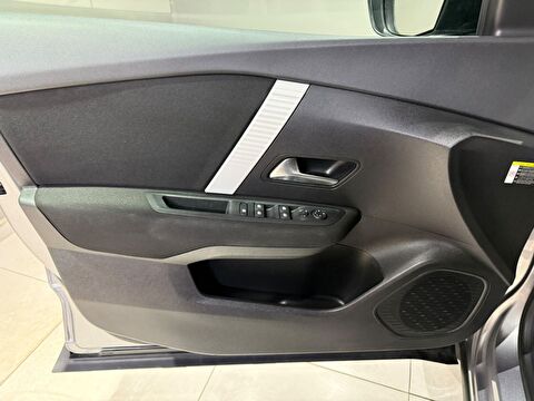 2023 Benzin Otomatik Citroen C4 X Gri Gürel Tasarım Aksesuar Otomotiv San. Tic. Ltd. Şti.