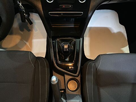 2017 Benzin Manuel Renault Megane Beyaz Gürel Tasarım Aksesuar Otomotiv San. Tic. Ltd. Şti.