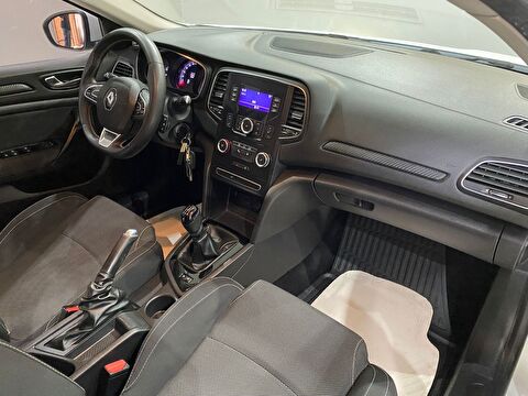 2017 Benzin Manuel Renault Megane Beyaz Gürel Tasarım Aksesuar Otomotiv San. Tic. Ltd. Şti.