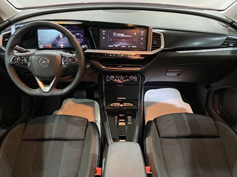 2024 Benzin Otomatik Opel Grandland Kırmızı Gürel Tasarım Aksesuar Otomotiv San. Tic. Ltd. Şti.