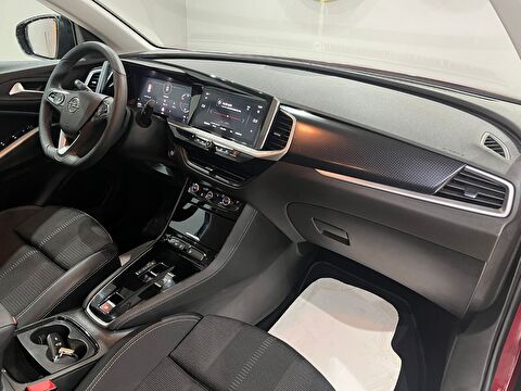 2024 Benzin Otomatik Opel Grandland Kırmızı Gürel Tasarım Aksesuar Otomotiv San. Tic. Ltd. Şti.