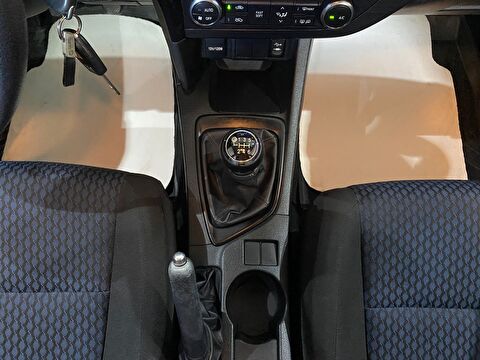 2015 Benzin Manuel Toyota Auris Beyaz Gürel Tasarım Aksesuar Otomotiv San. Tic. Ltd. Şti.