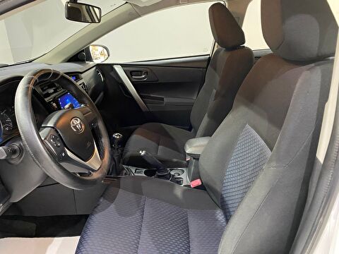 2015 Benzin Manuel Toyota Auris Beyaz Gürel Tasarım Aksesuar Otomotiv San. Tic. Ltd. Şti.