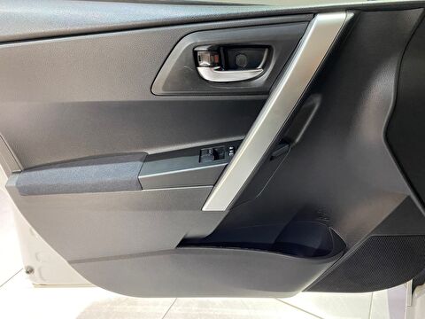 2015 Benzin Manuel Toyota Auris Beyaz Gürel Tasarım Aksesuar Otomotiv San. Tic. Ltd. Şti.