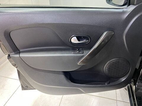 2019 Benzin Manuel Dacia Sandero Siyah Gürel Tasarım Aksesuar Otomotiv San. Tic. Ltd. Şti.