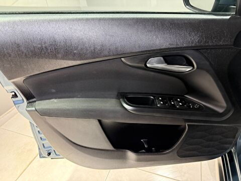 2025 Dizel Otomatik Fiat Egea Cross Mavi Gürel Tasarım Aksesuar Otomotiv San. Tic. Ltd. Şti.