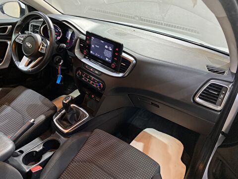 2020 Benzin Manuel Kia Cee'd Beyaz Gürel Tasarım Aksesuar Otomotiv San. Tic. Ltd. Şti.