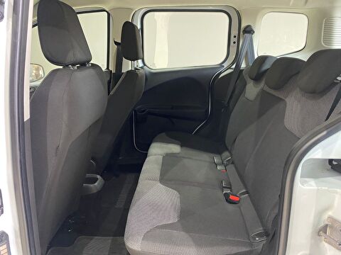 2022 Dizel Manuel Ford Tourneo Courier Journey Beyaz Gürel Tasarım Aksesuar Otomotiv San. Tic. Ltd. Şti.