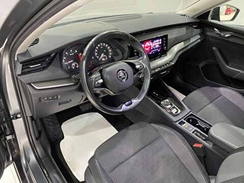 2022 Hybrid Otomatik Skoda Octavia Gri Gürel Tasarım Aksesuar Otomotiv San. Tic. Ltd. Şti.